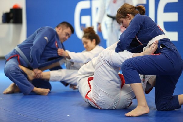 Women’s self-defense in Albuquerque, NM: Empowering jiu jitsu classes at Gracie Barra Albuquerque | Phone: +1 (505) 504-2100